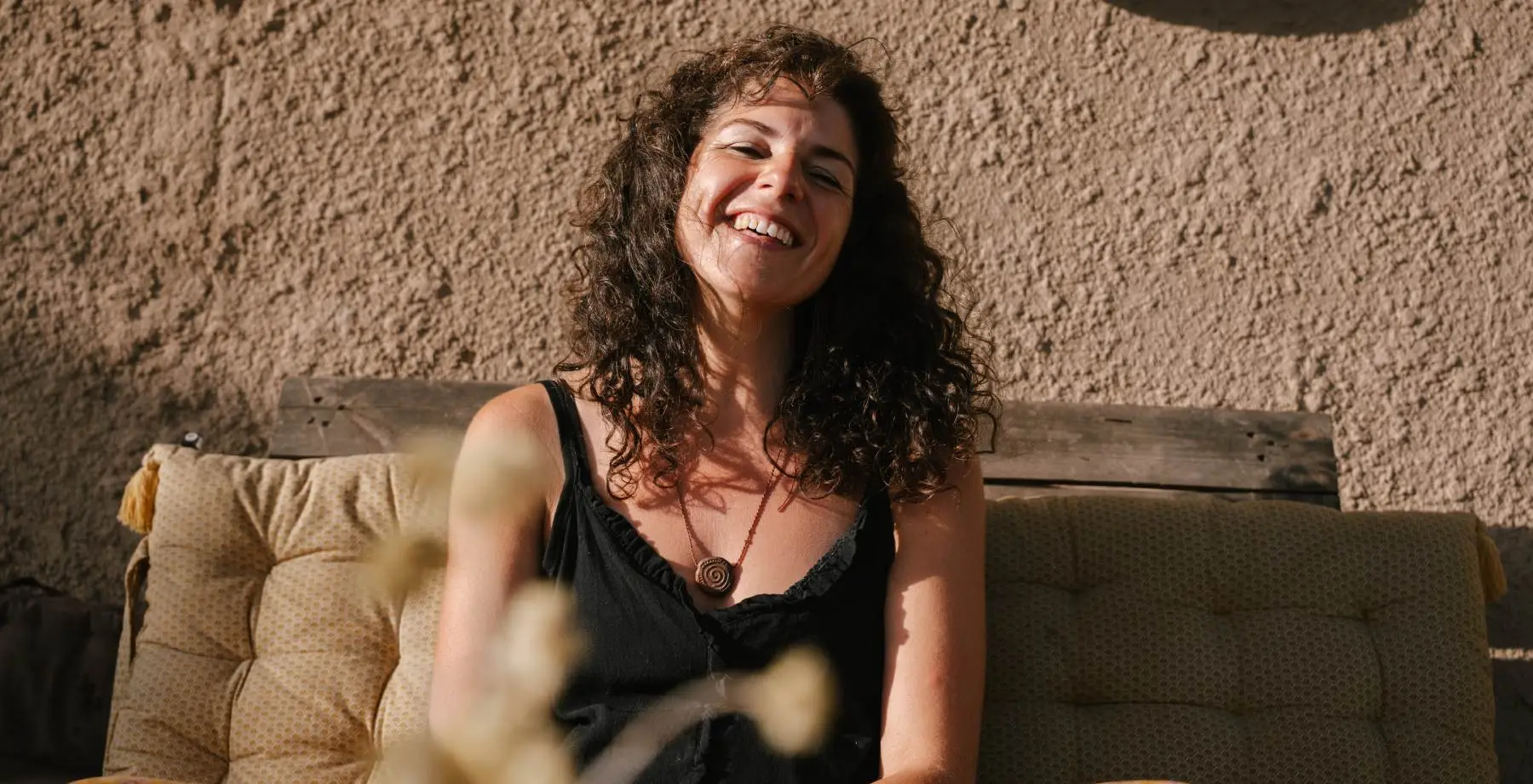 Cristina Duran somrient al sol