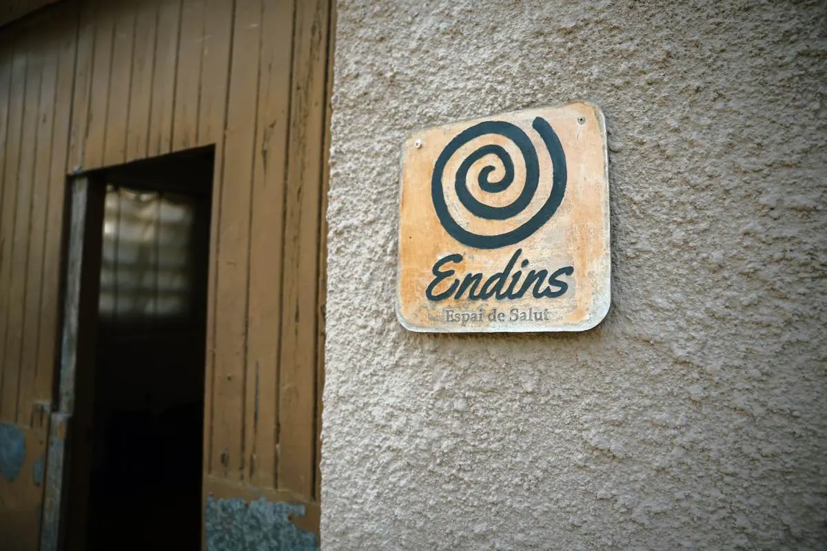 Cartell d’Endins, Espai de Salut, a la façana